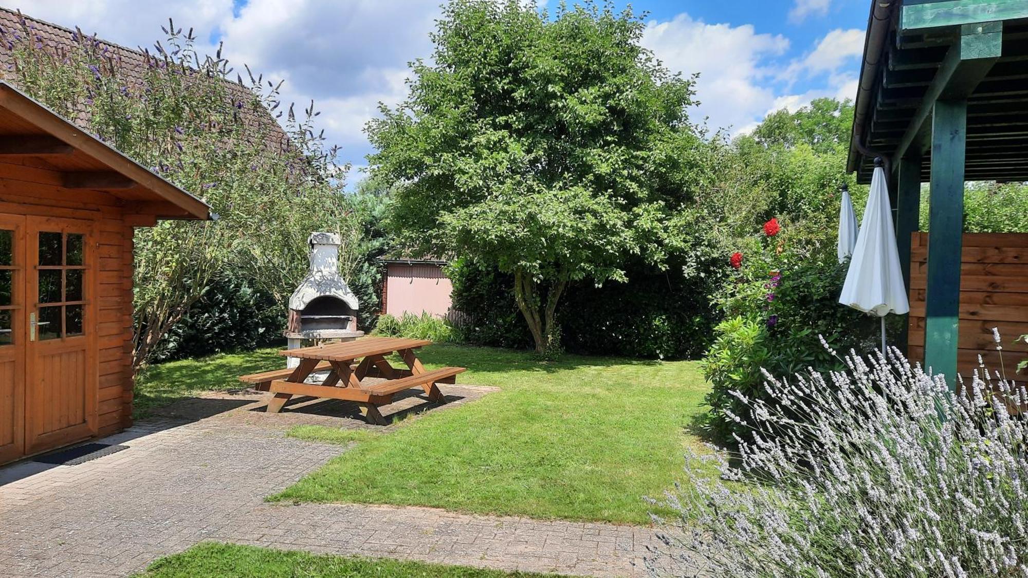 Ferienhaus Sasse Ferienwohnungen Mit Garten & Grill Molschow Extérieur photo
